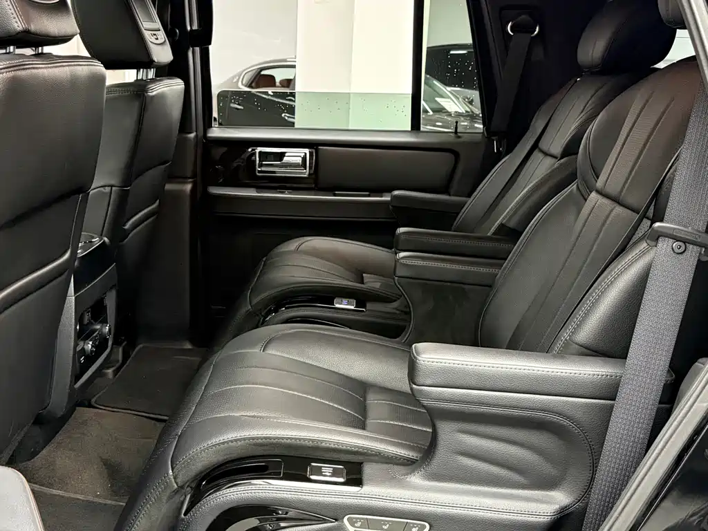 Lincoln Navigator 2016 — фото 11