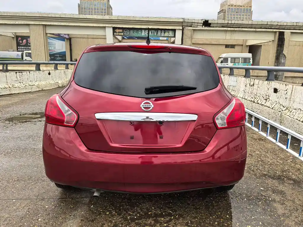 Nissan Tiida 2012