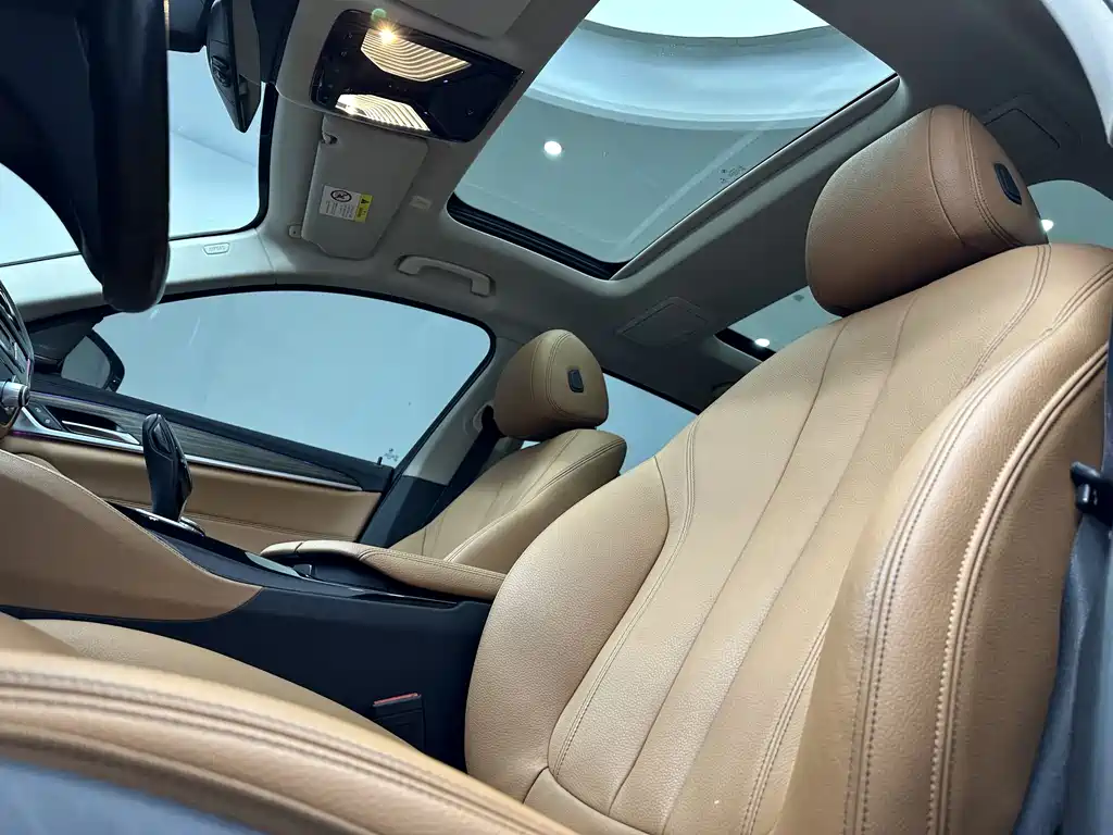 BMW 5 Series 2018 — фото 15