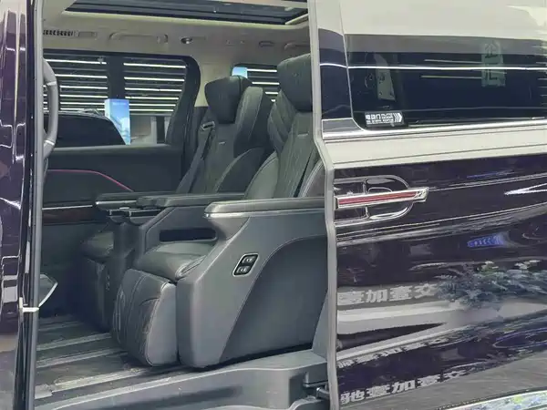 Hongqi HQ9 PHEV 2024