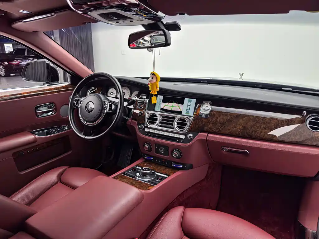 Rolls-Royce Ghost 2015 — фото 17
