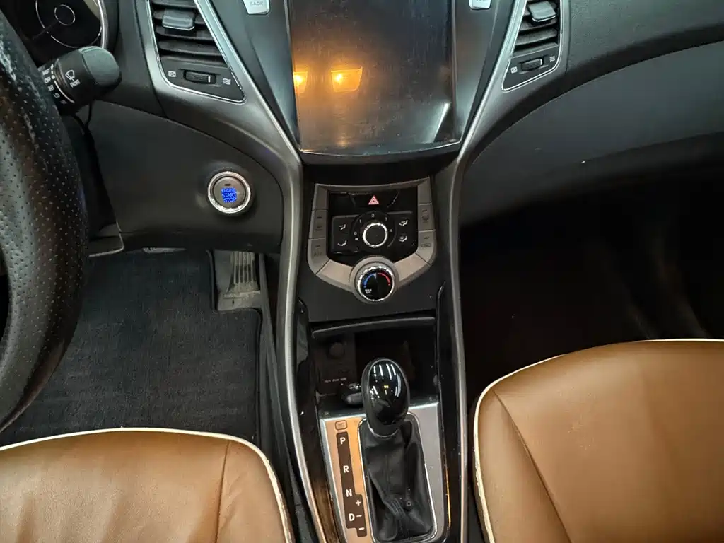 Hyundai Elantra Langdong 2015 — фото 9