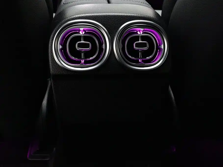 Mercedes-Benz C-Class 2024 — фото 10