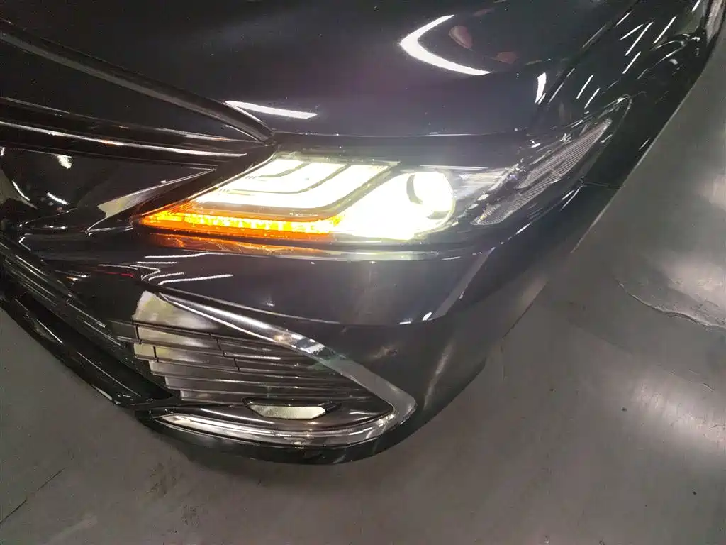 Toyota Camry 2023 — фото 18