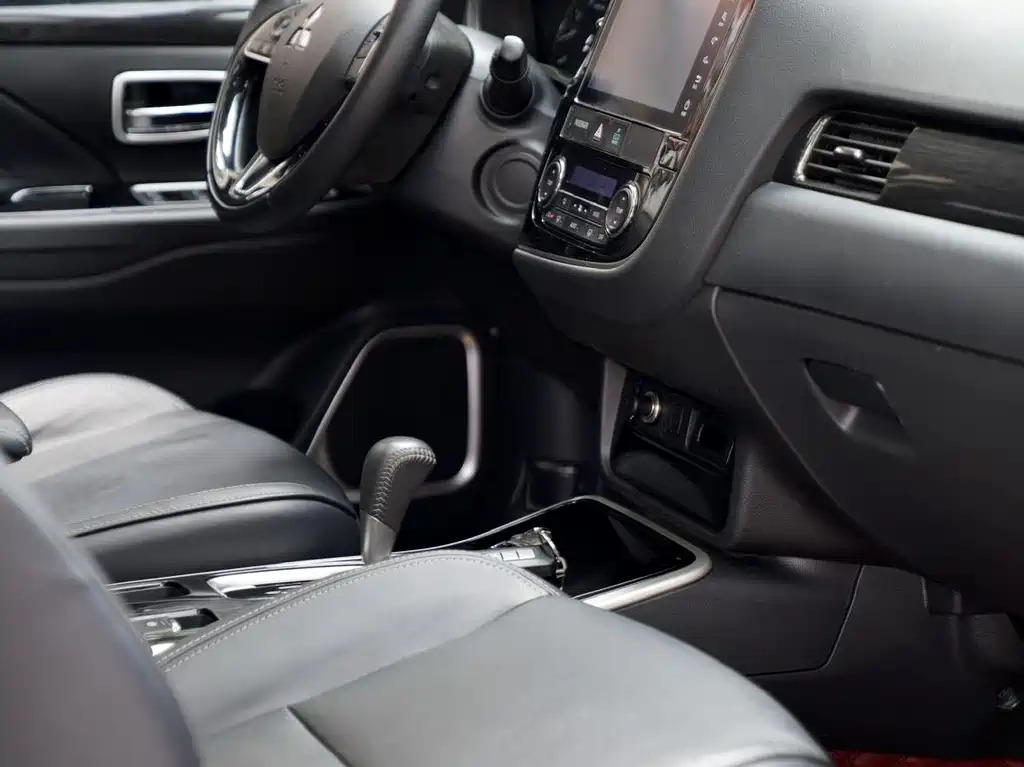 Mitsubishi Outlander 2019 — фото 11