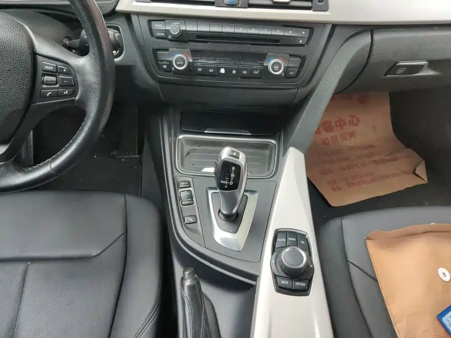 BMW 3 Series 2015 — фото 16