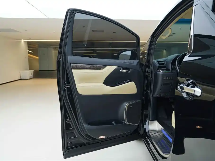Toyota Alphard 2022 — фото 16