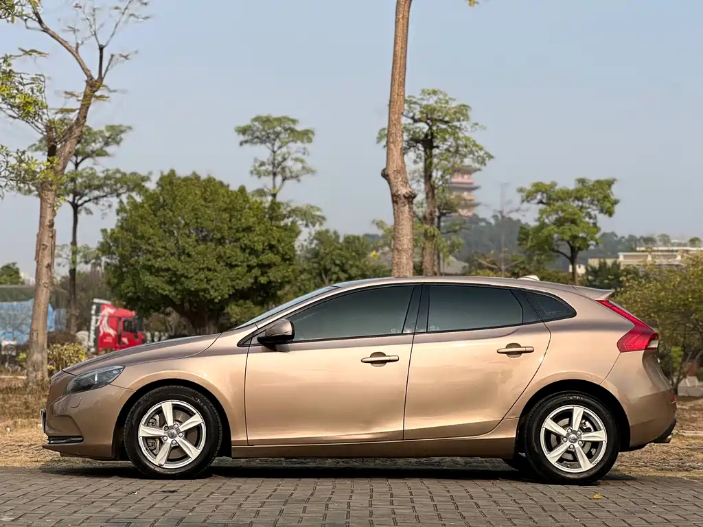 Volvo V40 2016 — фото 4