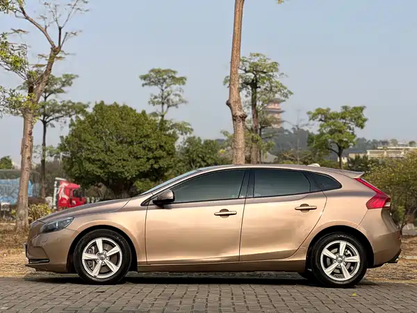 Volvo V40 2016