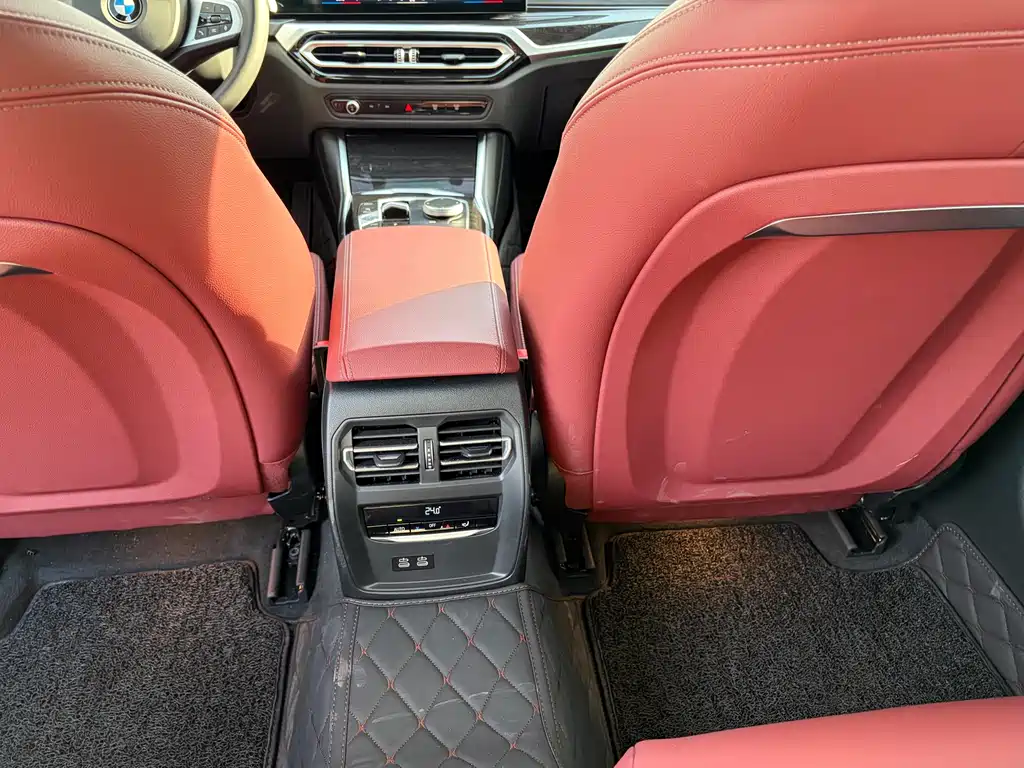 BMW 5 Series 2023 — фото 10