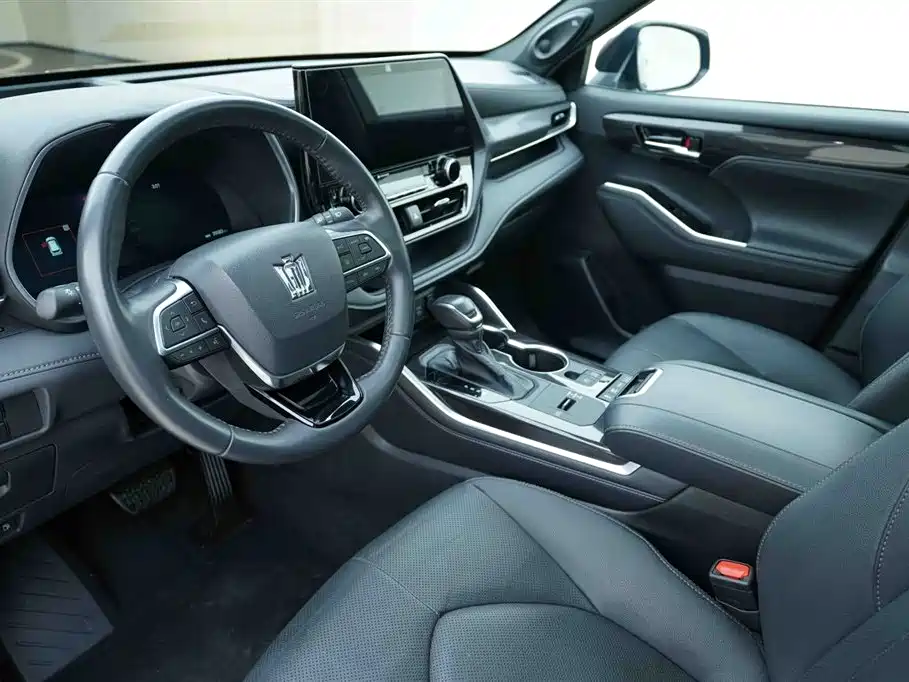 Toyota Crown Kluger 2023 — фото 10