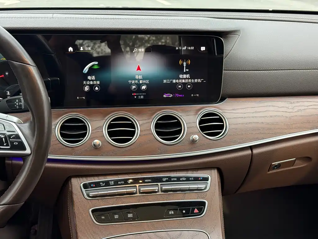 Mercedes-Benz E-Class 2022 — фото 12