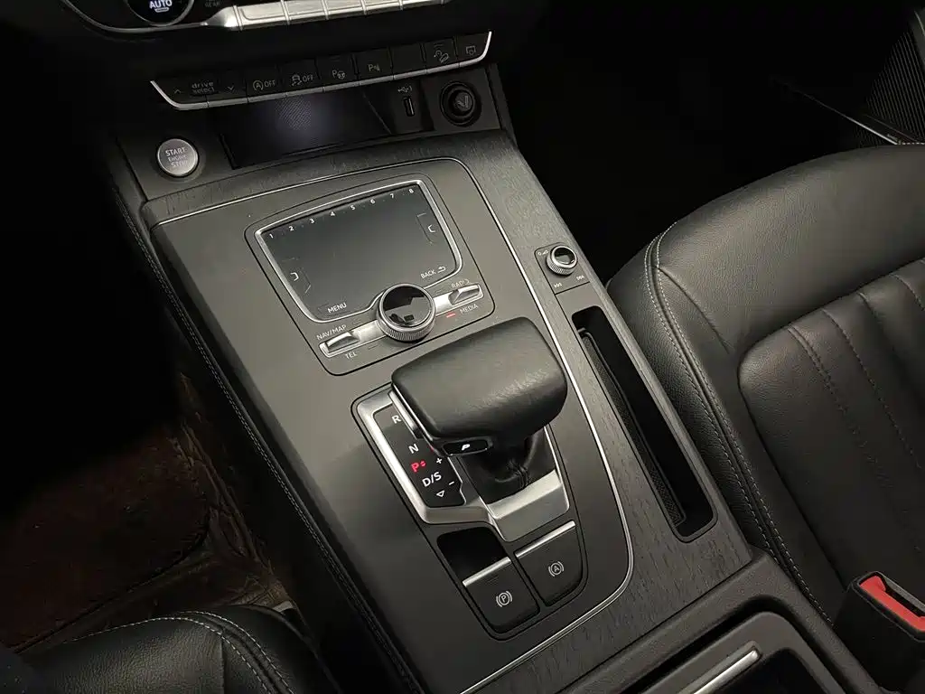 Audi Q5L 2021 — фото 19