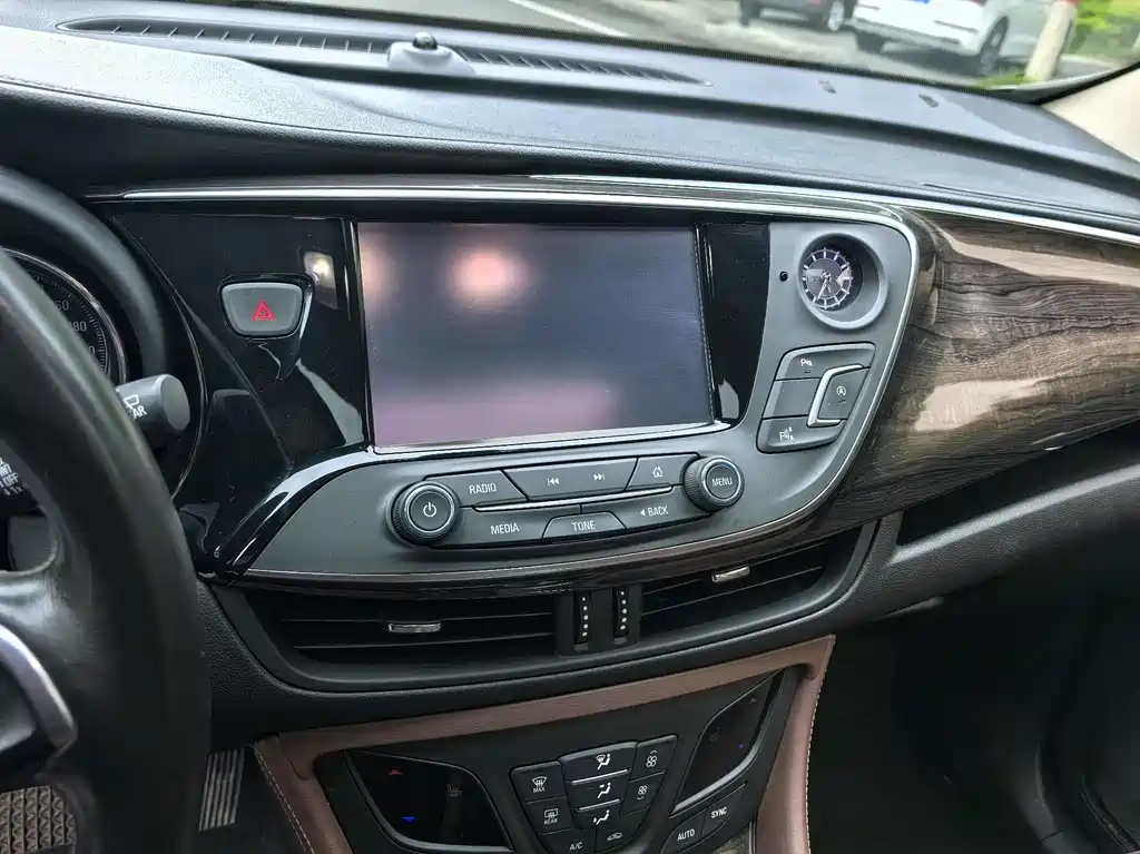 Buick Envision Plus 2017 — фото 13