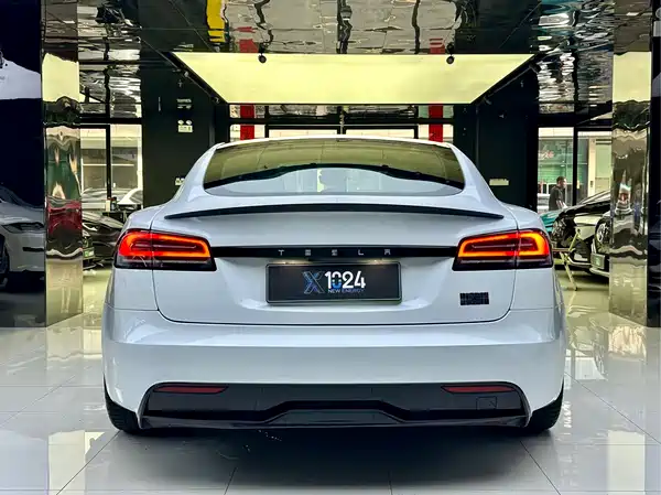 Tesla Model S 2023