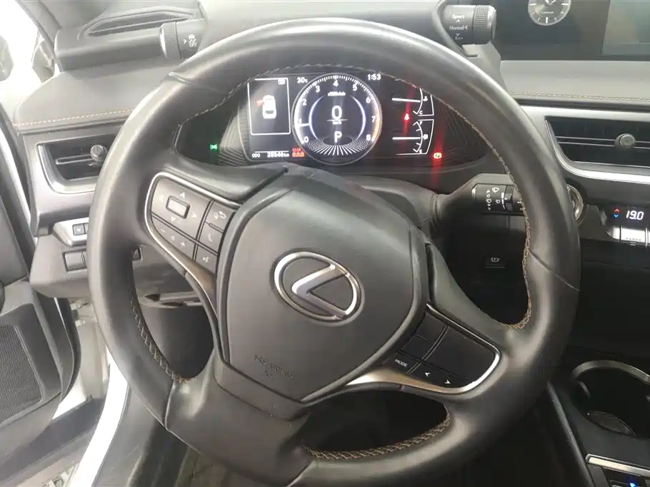 Lexus UX 2022 — фото 15