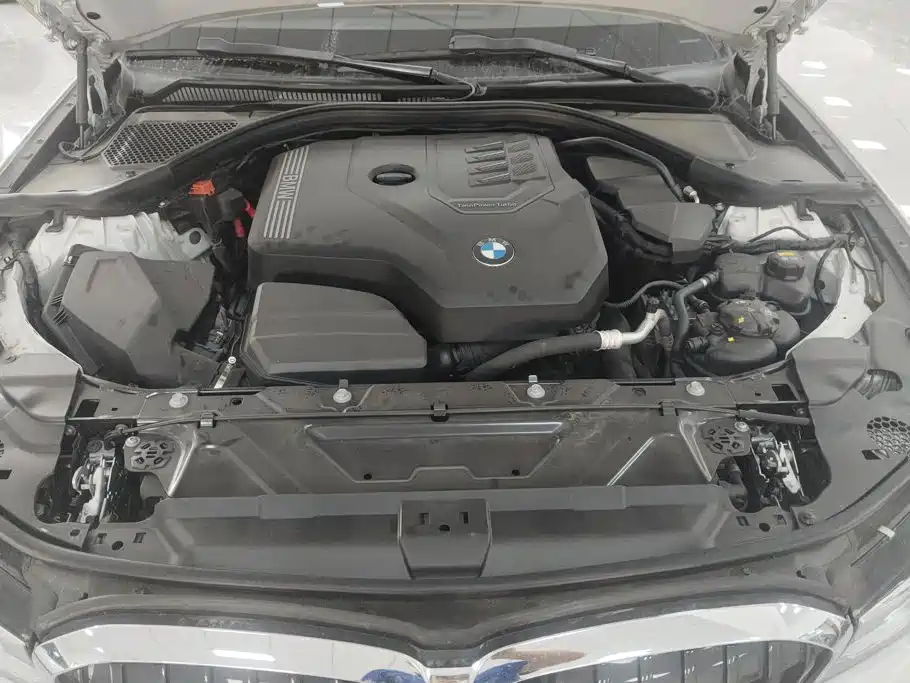 BMW 3 Series 2019 — фото 10