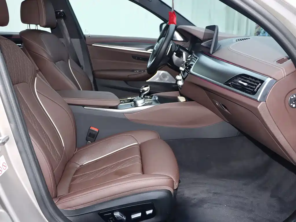 BMW 5 Series 2022 — фото 14