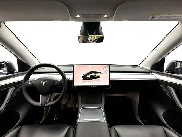 Tesla Model Y 2024 — фото 4
