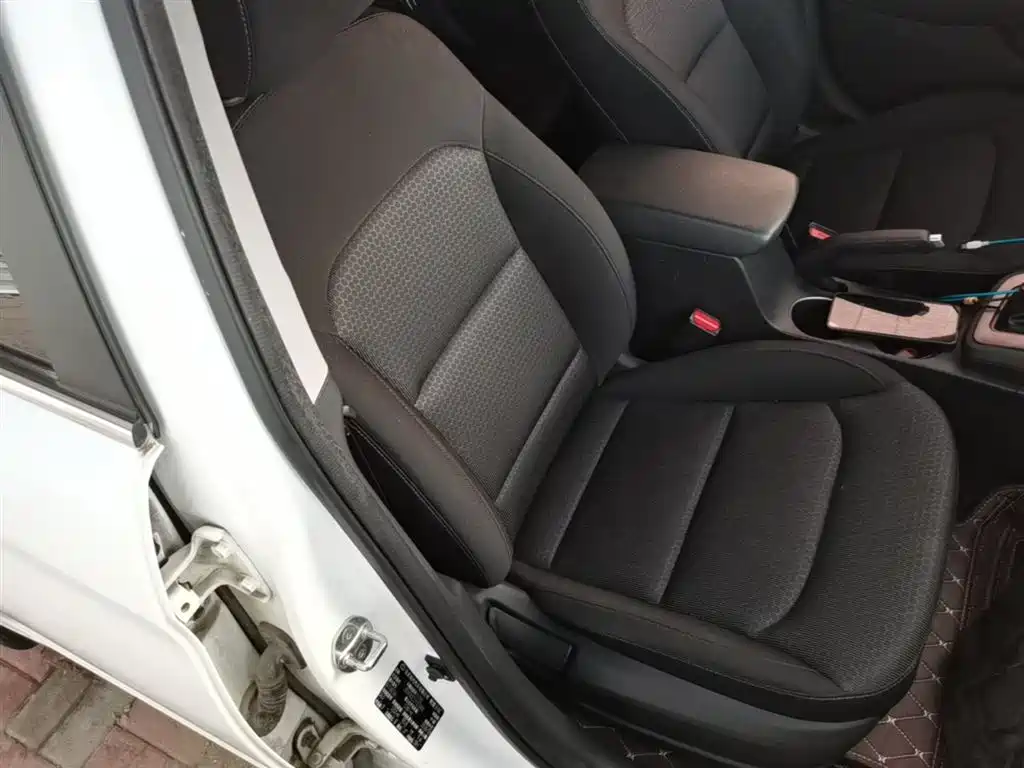 Hyundai Elantra 2019 — фото 25