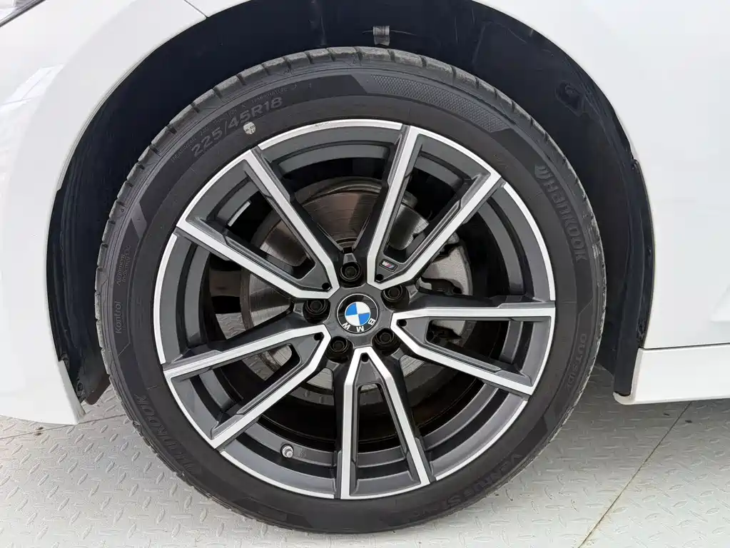 BMW 3 Series 2023 — фото 17