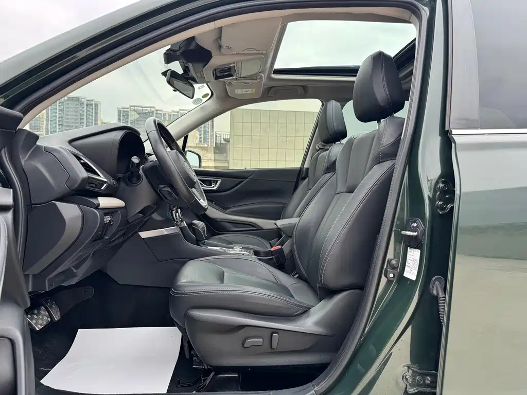 Subaru Forester 2022 — фото 12