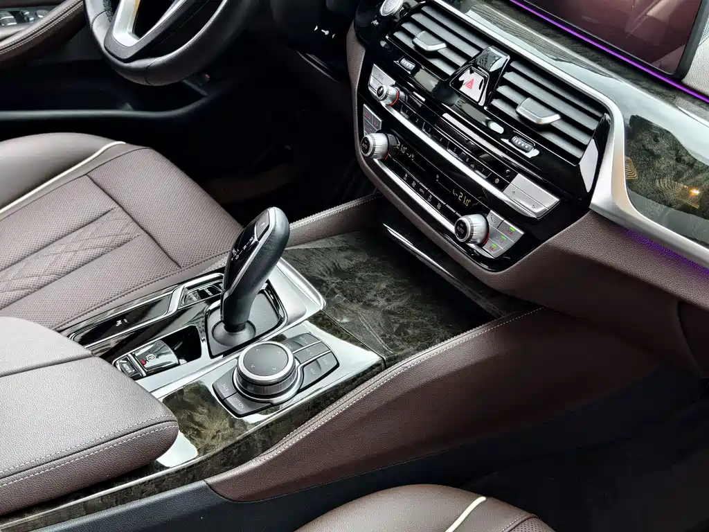 BMW 5 Series 2022 — фото 17