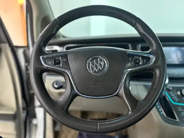 Buick GL8 2011