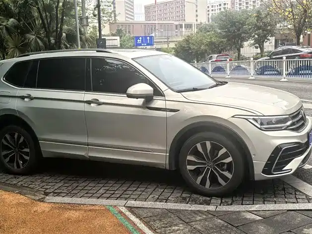 Volkswagen Tiguan L 2022 — фото 8