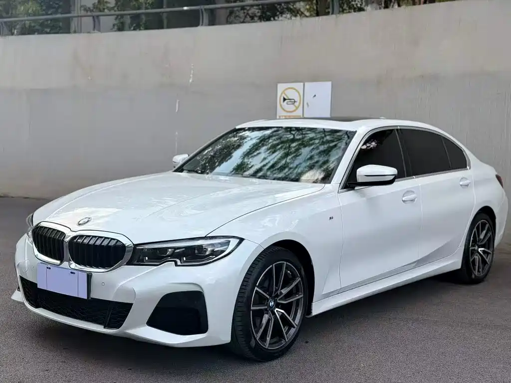 BMW 3 Series 2022 — фото 1