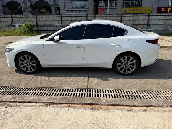Mazda 3 Axela 2022