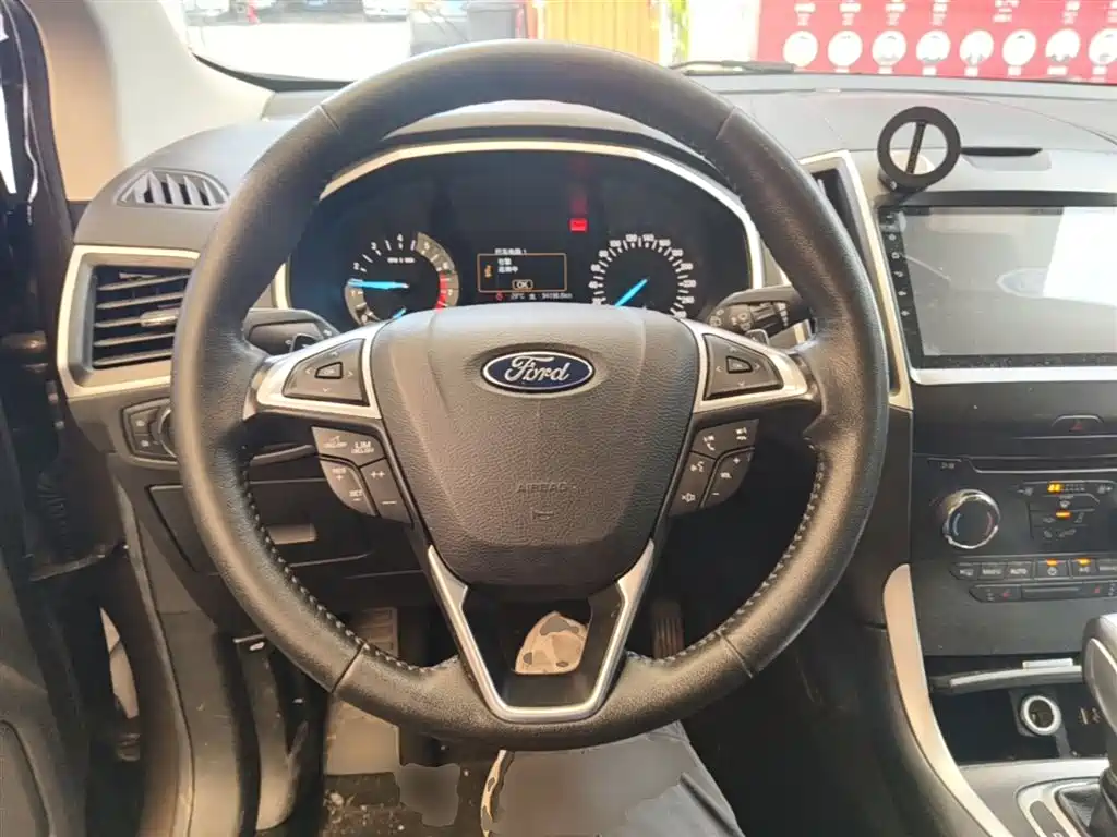 Ford Edge 2017 — фото 11
