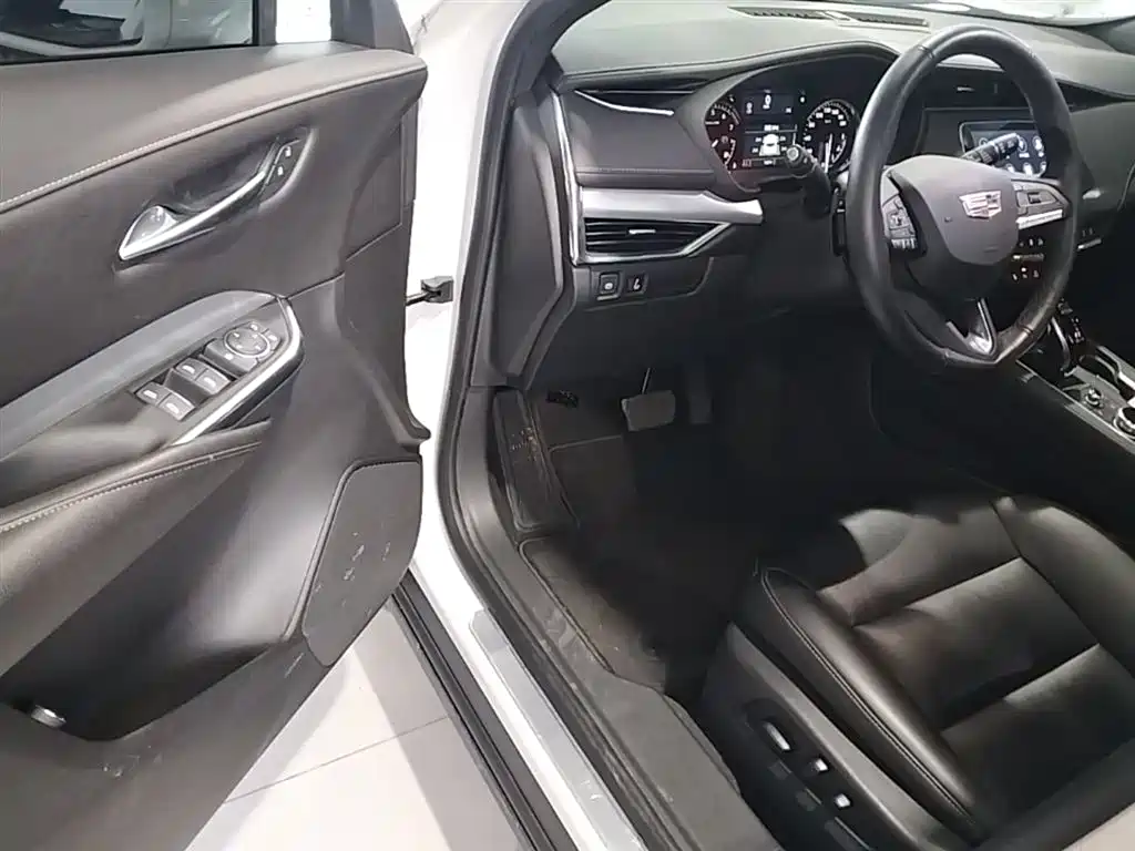 Cadillac XT4 2020 — фото 16