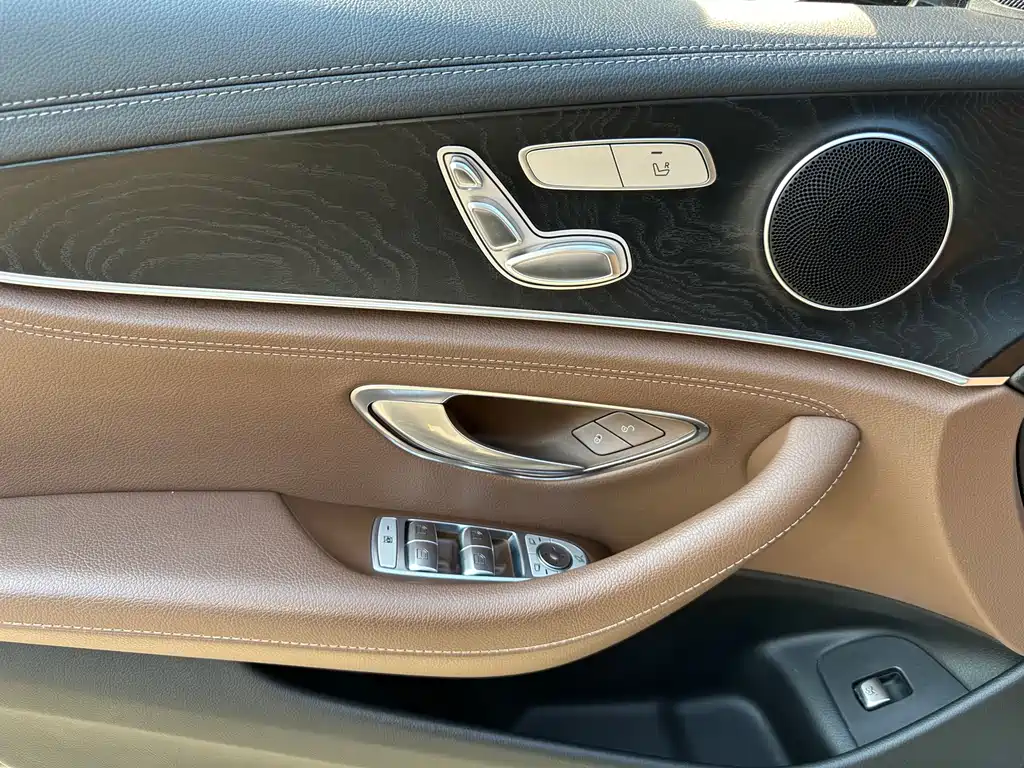 Mercedes-Benz E-Class 2017 — фото 15