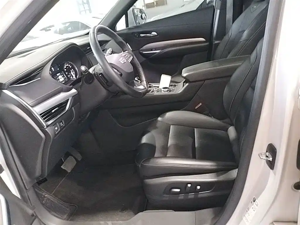 Cadillac XT4 2020 — фото 15