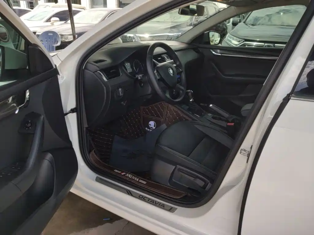 Skoda Octavia 2015 — фото 16