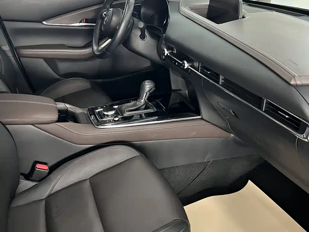 Mazda CX-30 2022 — фото 10