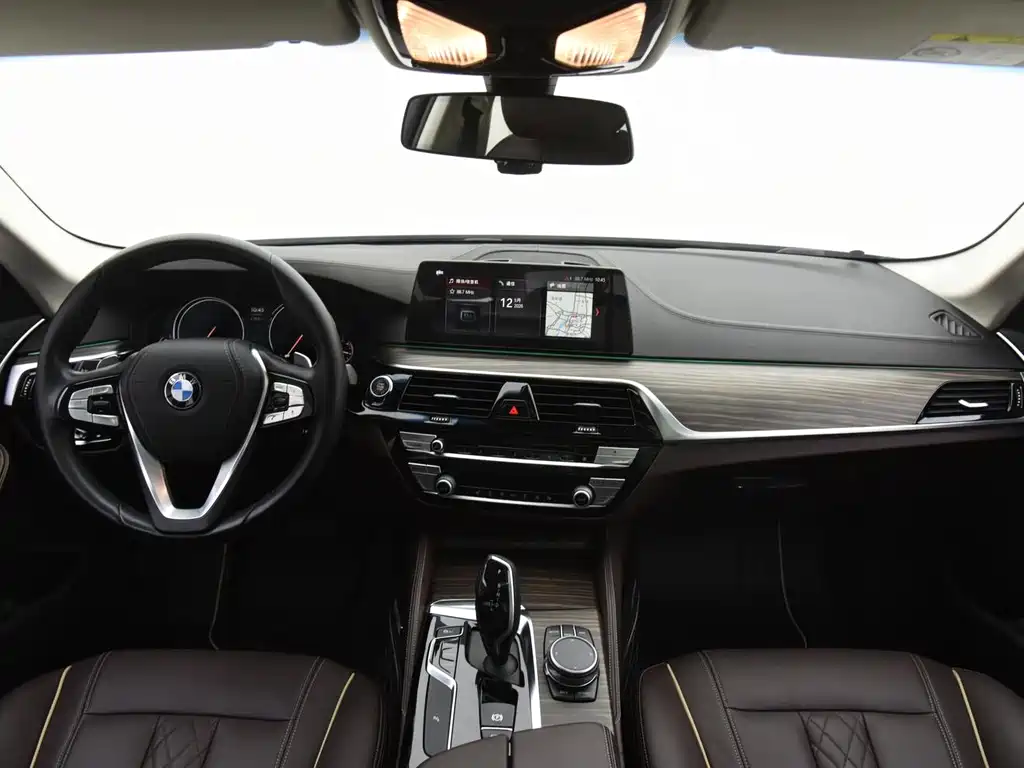 BMW 5 Series 2018 — фото 8