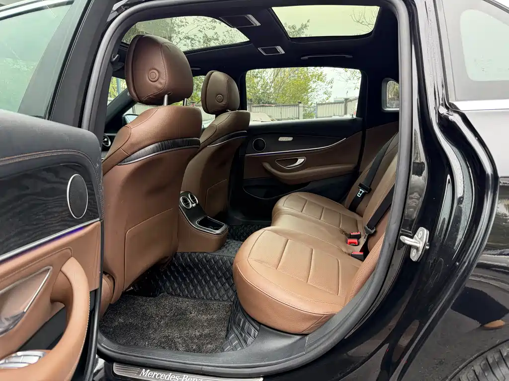 Mercedes-Benz E-Class 2022 — фото 12