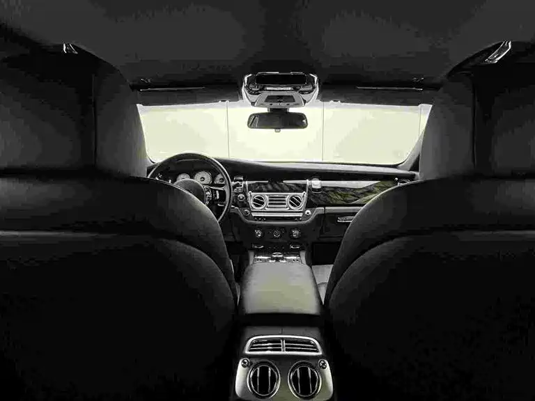 Rolls-Royce Phantom 2018 — фото 12