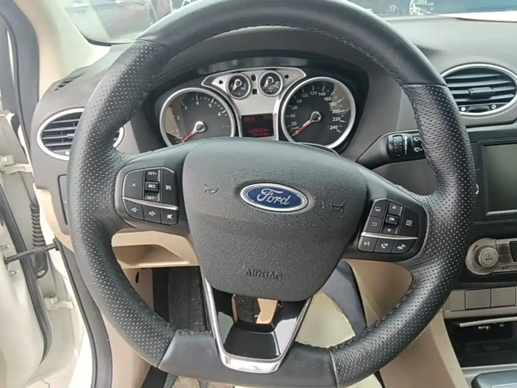 Ford Focus 2015 — фото 7