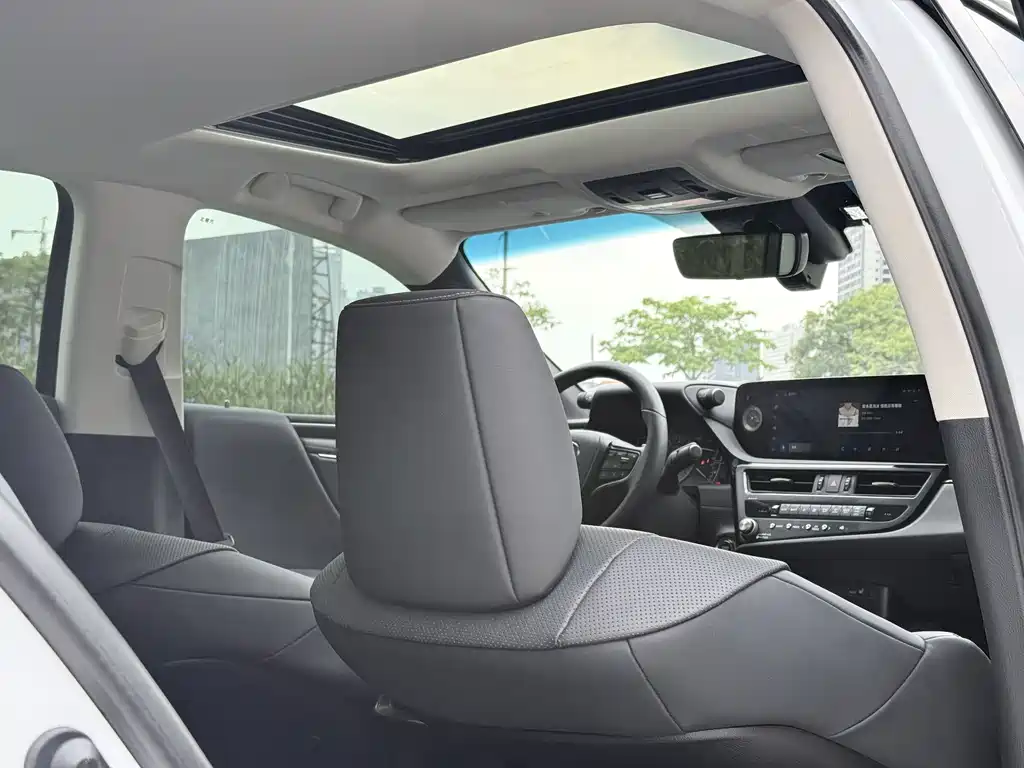 Lexus ES 2023 — фото 18