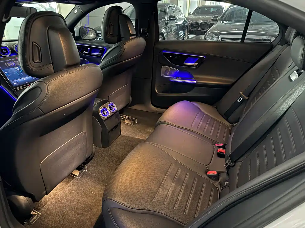 Mercedes-Benz C-Class 2023 — фото 10