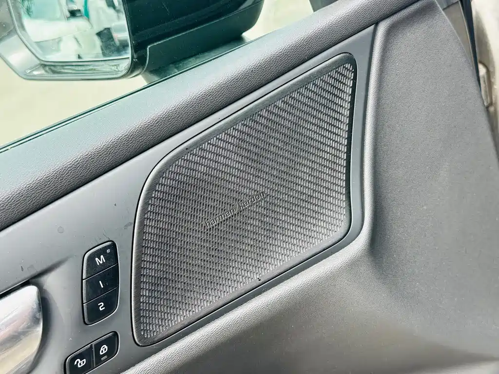 Volvo XC60 PHEV 2021 — фото 11
