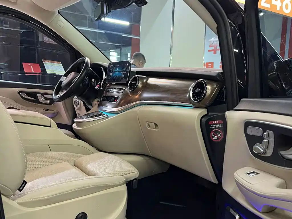Mercedes-Benz V-Class 2023 — фото 18