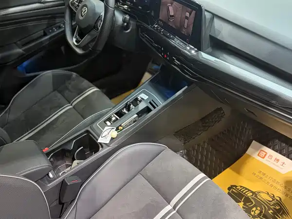 Volkswagen Golf 2024