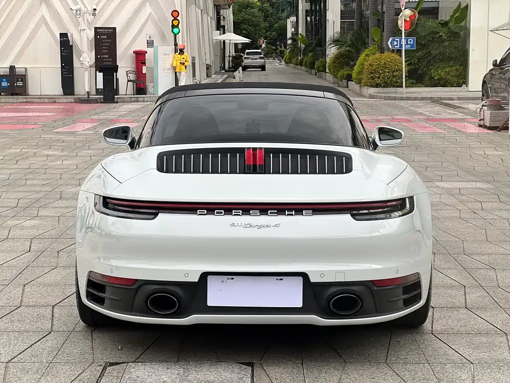 Porsche 911 2023