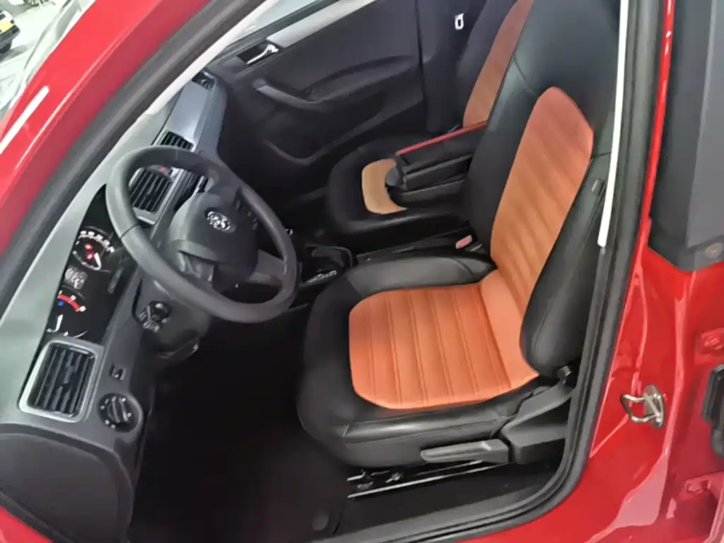 Skoda Rapid Spaceback 2014 — фото 15