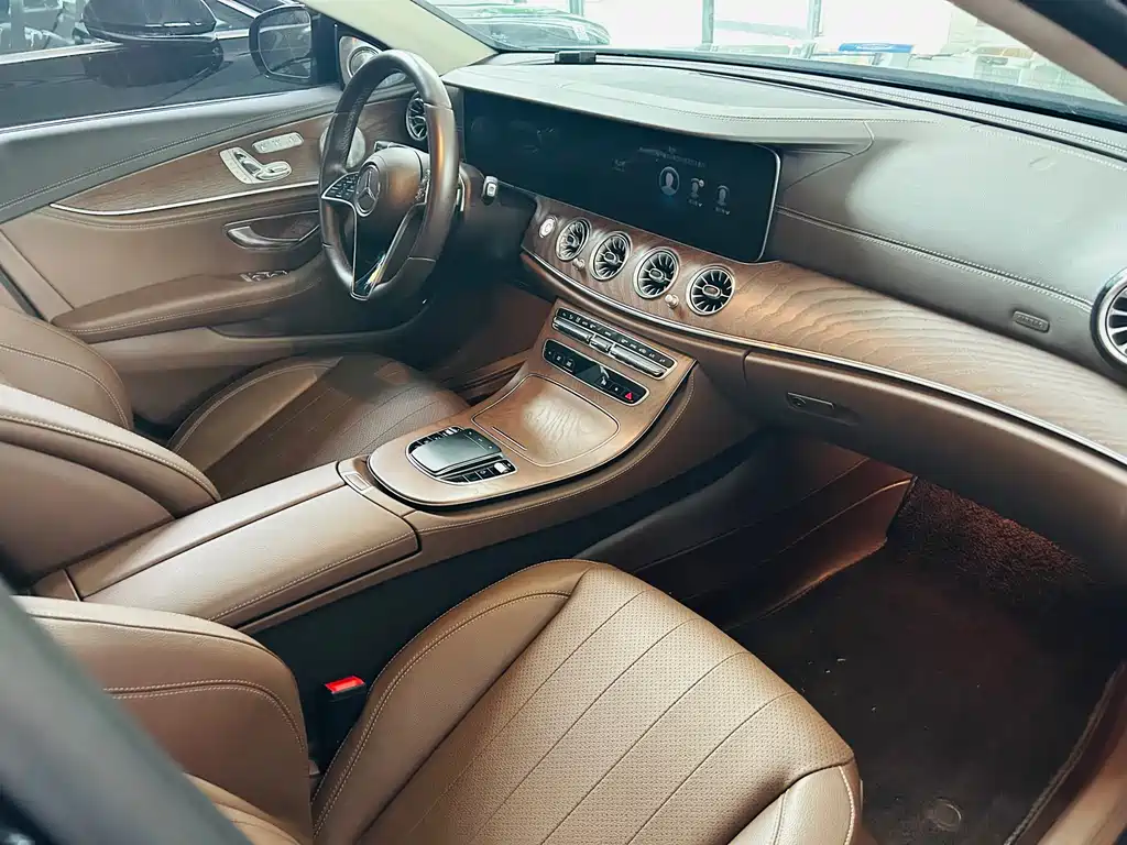 Mercedes-Benz E-Class 2023 — фото 10