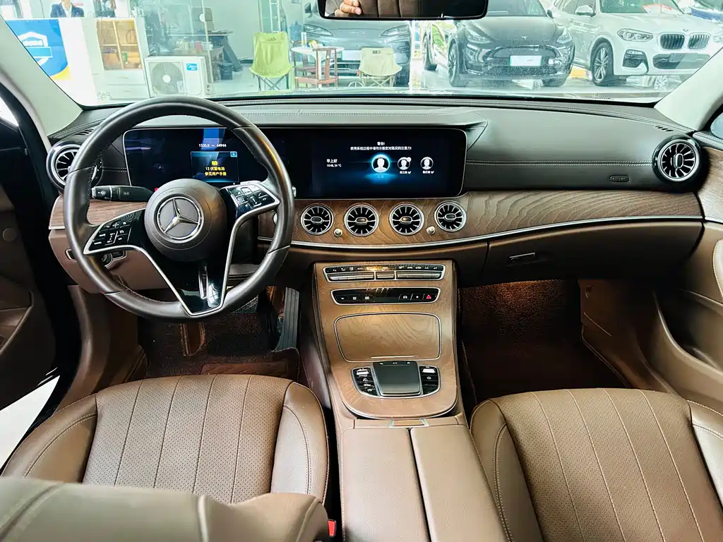 Mercedes-Benz E-Class 2023 — фото 12